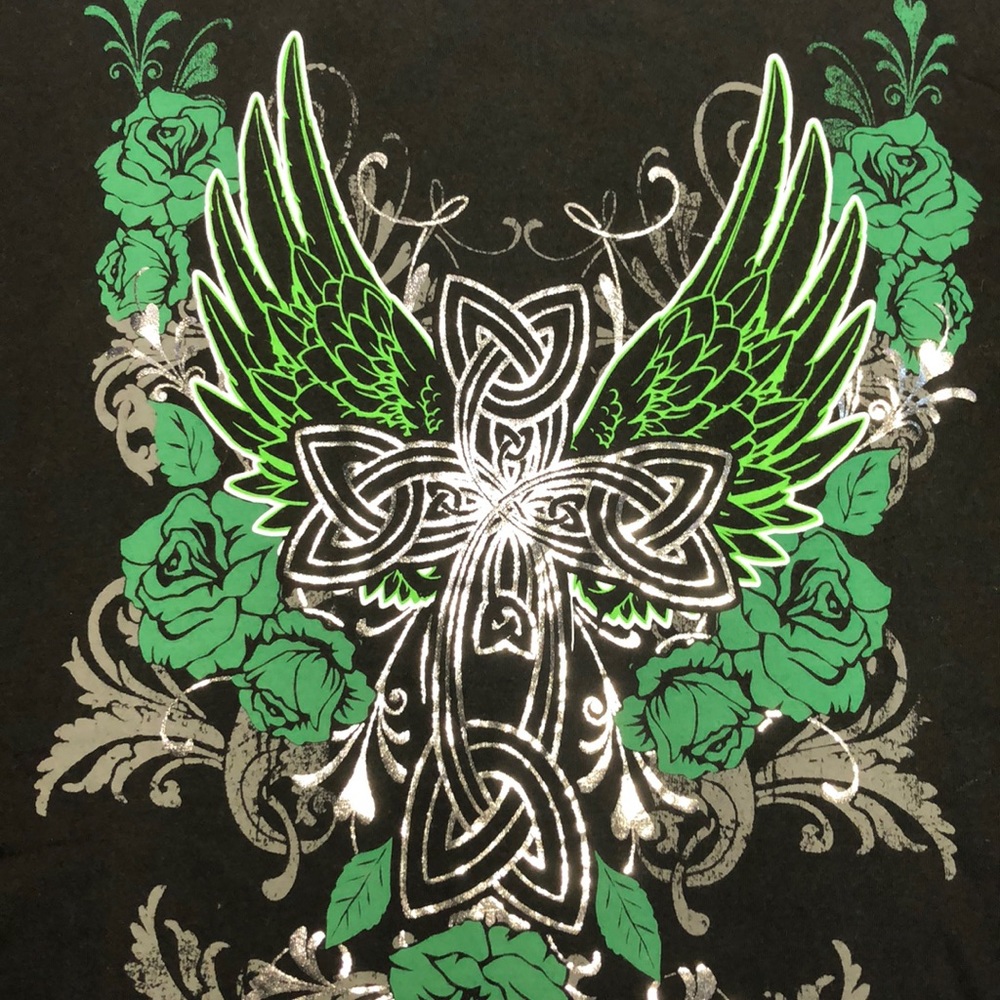 Cross tee shirt